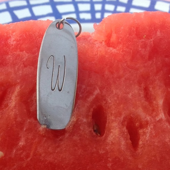 "W" monogrammed pendant made from silverware - Picture 2 of 5